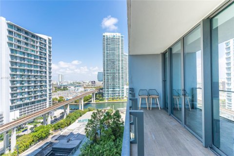 Condo in Miami, Florida, 1 bedroom  № 1395029 - photo 2