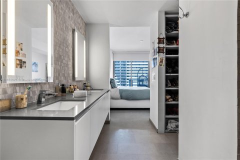 Condo in Miami, Florida, 1 bedroom  № 1395029 - photo 19