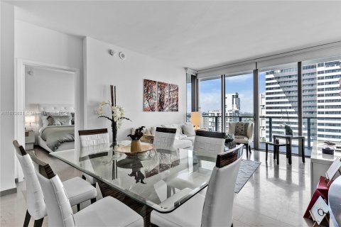 Condo in Miami, Florida, 1 bedroom  № 1395029 - photo 8