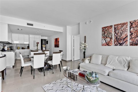 Condo in Miami, Florida, 1 bedroom  № 1395029 - photo 9