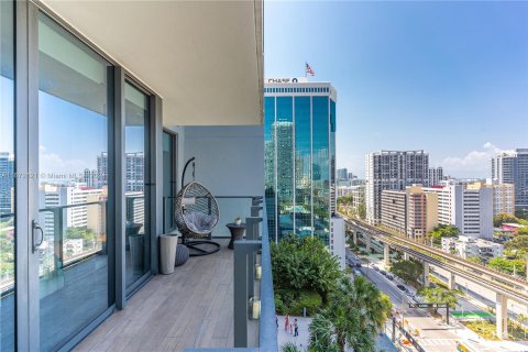 Condo in Miami, Florida, 1 bedroom  № 1395029 - photo 1