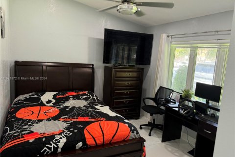 Casa en venta en Miami, Florida, 4 dormitorios № 1394933 - foto 10