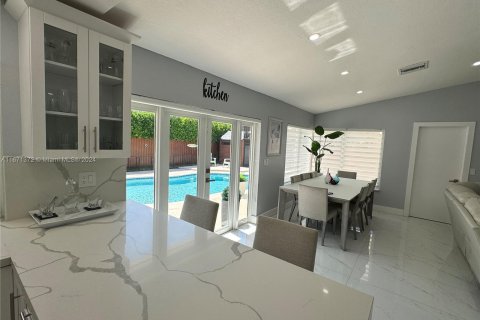 Casa en venta en Miami, Florida, 4 dormitorios № 1394933 - foto 6