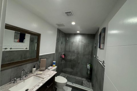 Casa en venta en Miami, Florida, 4 dormitorios № 1394933 - foto 13