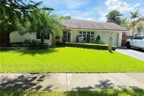 Casa en venta en Miami, Florida, 4 dormitorios № 1394933 - foto 1