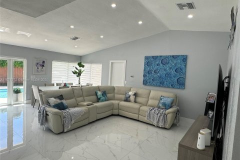 Casa en venta en Miami, Florida, 4 dormitorios № 1394933 - foto 5