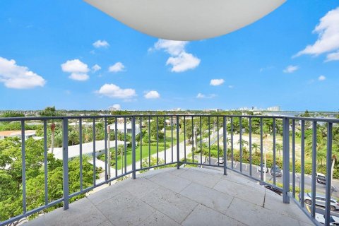 Condo in North Miami, Florida, 2 bedrooms  № 1387889 - photo 27