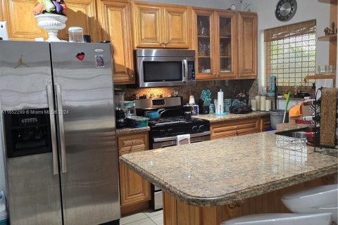 Condo in Miami Beach, Florida, 1 bedroom  № 1345985 - photo 2