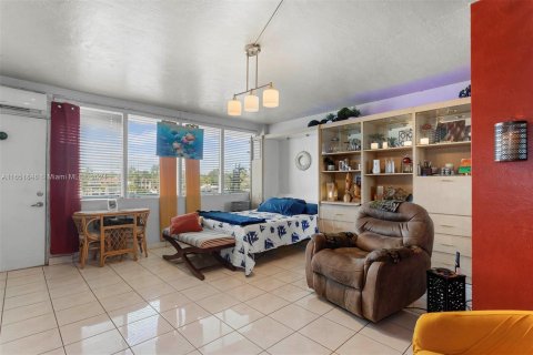 Copropriété à vendre à Miami Beach, Floride: 2337.7 m2 № 1345983 - photo 2