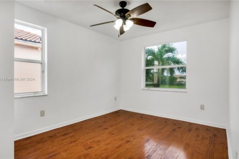 House in Pembroke Pines, Florida 4 bedrooms, 199.55 sq.m. № 1345986 - photo 17