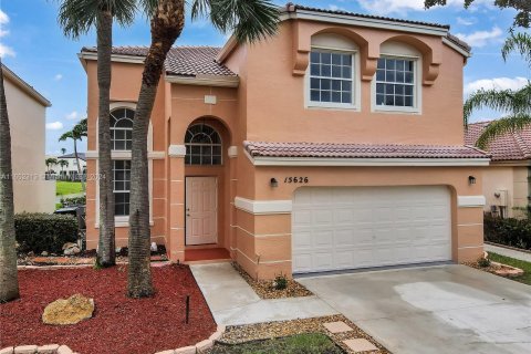 House in Pembroke Pines, Florida 4 bedrooms, 199.55 sq.m. № 1345986 - photo 2