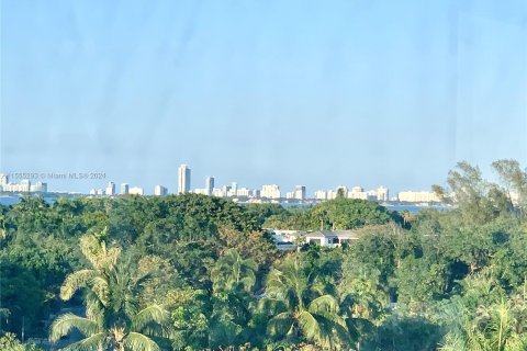 Propiedad comercial en venta en Miami, Florida № 1076407 - foto 8