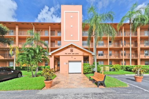 Condominio en venta en Pembroke Pines, Florida, 2 dormitorios, 112.13 m2 № 1230827 - foto 4