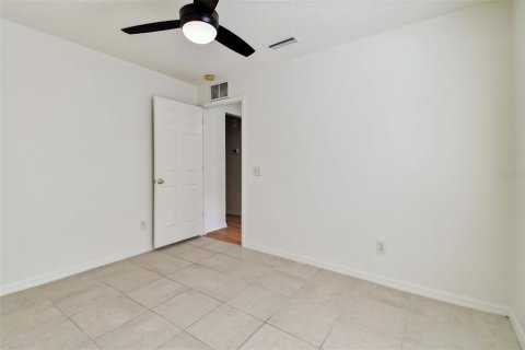 House in Land O' Lakes, Florida 5 bedrooms, 209.96 sq.m. № 1384951 - photo 25