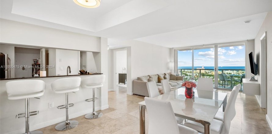 Condominio en Miami Beach, Florida, 2 dormitorios  № 1078463