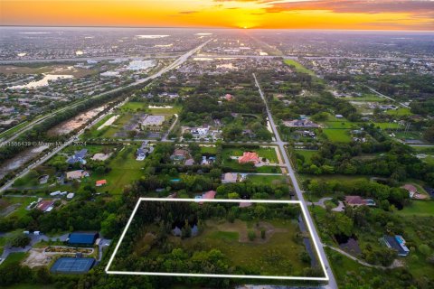 Купить земельный участок в Саутвест-Ранчес, Флорида № 1078462 - фото 3