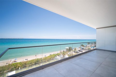 Condominio en venta en Hallandale Beach, Florida, 3 dormitorios, 235.04 m2 № 1078409 - foto 3