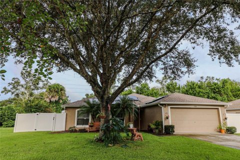 Villa ou maison à vendre à DeLand, Floride: 3 chambres, 135.54 m2 № 1350615 - photo 1