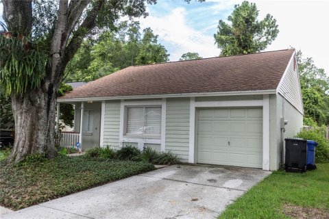 House in Tampa, Florida 3 bedrooms, 99.13 sq.m. № 1302145 - photo 1