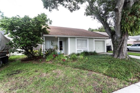 House in Tampa, Florida 3 bedrooms, 99.13 sq.m. № 1302145 - photo 3