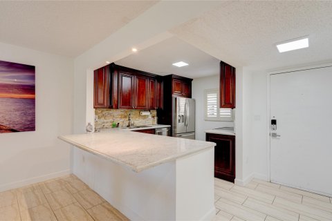 Condo in Plantation, Florida, 2 bedrooms  № 1224936 - photo 15