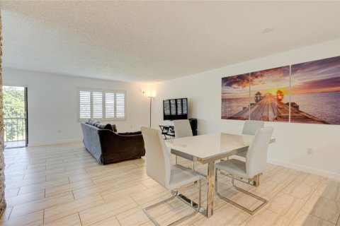 Condo in Plantation, Florida, 2 bedrooms  № 1224936 - photo 17