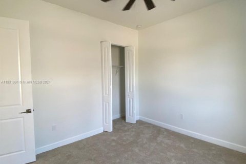 Casa en venta en Lehigh Acres, Florida, 3 dormitorios, 156.54 m2 № 1072146 - foto 12