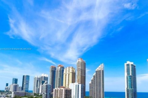 Condo in Sunny Isles Beach, Florida, 2 bedrooms  № 1241305 - photo 11