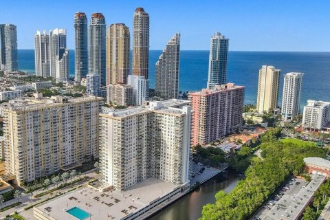 Condo in Sunny Isles Beach, Florida, 2 bedrooms  № 1241305 - photo 4