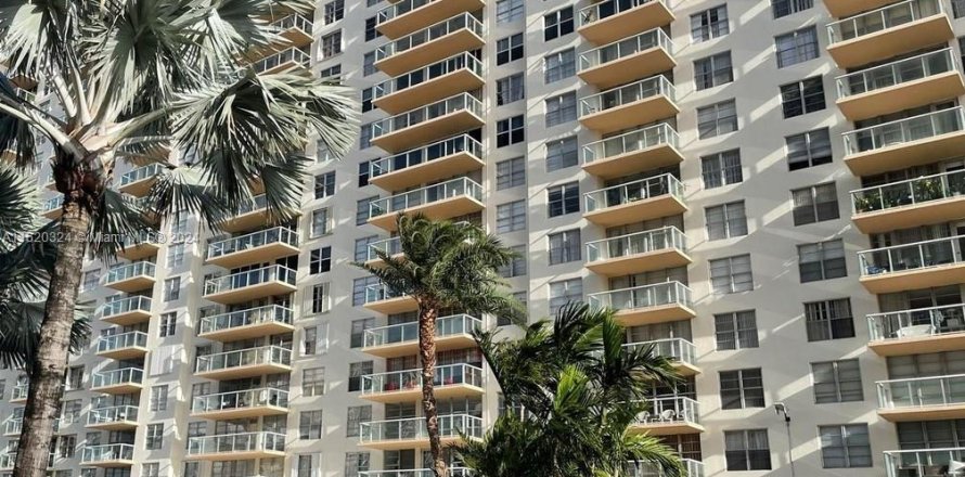 Condo in Sunny Isles Beach, Florida, 2 bedrooms  № 1241305