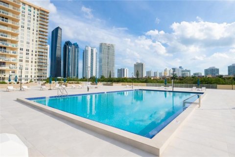 Condo in Sunny Isles Beach, Florida, 2 bedrooms  № 1241305 - photo 9