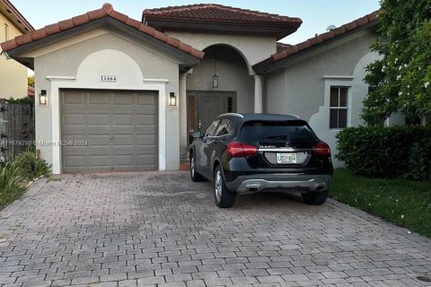 Casa en venta en Miami, Florida, 3 dormitorios, 157.56 m2 № 1397610 - foto 2