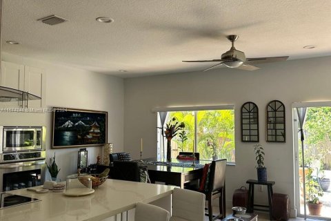 Casa en venta en Miami, Florida, 3 dormitorios, 157.56 m2 № 1397610 - foto 30