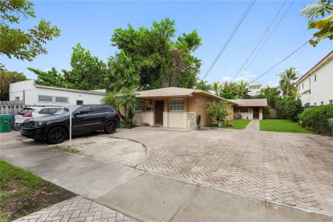 Immobilier commercial à vendre à Miami, Floride: 259.75 m2 № 1397607 - photo 1