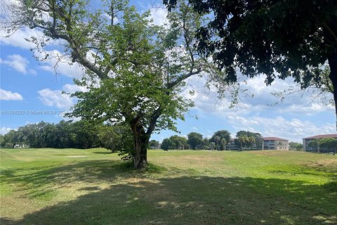 Condo in Pembroke Pines, Florida, 1 bedroom  № 1223960 - photo 17