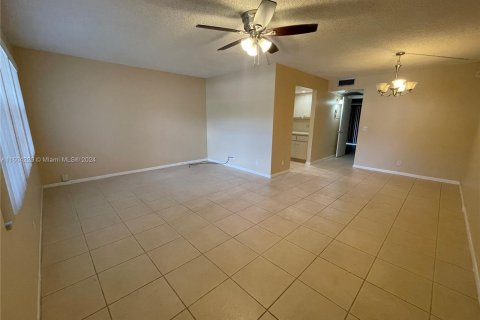 Condominio en venta en Pembroke Pines, Florida, 1 dormitorio, 75.34 m2 № 1223960 - foto 4