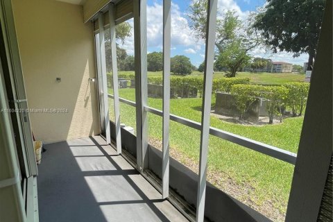 Condominio en venta en Pembroke Pines, Florida, 1 dormitorio, 75.34 m2 № 1223960 - foto 12