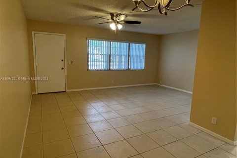 Copropriété à vendre à Pembroke Pines, Floride: 1 chambre, 75.34 m2 № 1223960 - photo 5