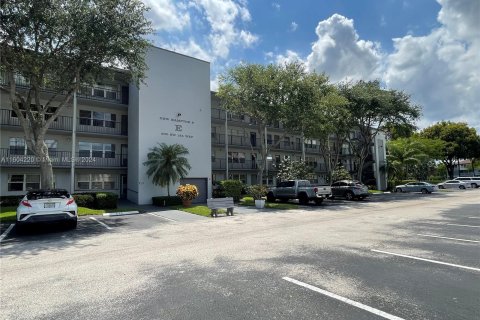 Condominio en venta en Pembroke Pines, Florida, 1 dormitorio, 75.34 m2 № 1223960 - foto 1