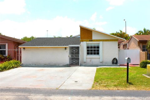 Casa en venta en Miami, Florida, 3 dormitorios, 105.72 m2 № 1402619 - foto 2