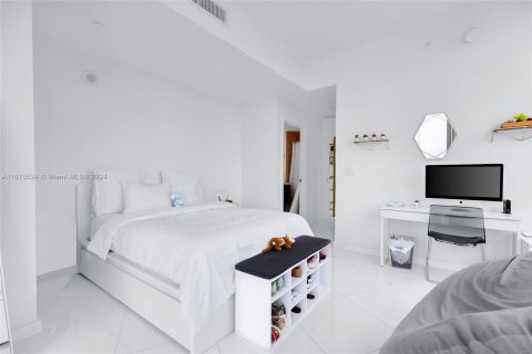 Condo in Miami, Florida, 1 bedroom  № 1402617 - photo 18