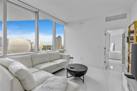 Condominio en venta en Miami, Florida, 1 dormitorio, 86.31 m2 № 1402617 - foto 10