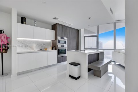 Condo in Miami, Florida, 1 bedroom  № 1402617 - photo 2