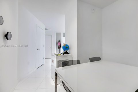 Condo in Miami, Florida, 1 bedroom  № 1402617 - photo 5