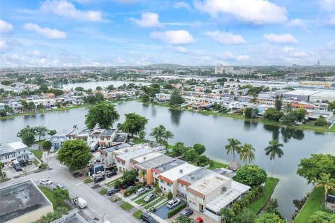 Townhouse in Hialeah, Florida 2 bedrooms, 122.07 sq.m. № 1402662 - photo 24