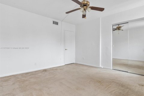 Touwnhouse à vendre à Hialeah, Floride: 2 chambres, 122.07 m2 № 1402662 - photo 23