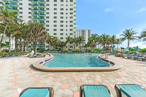 Condo in Hollywood, Florida, 1 bedroom  № 1357191 - photo 3