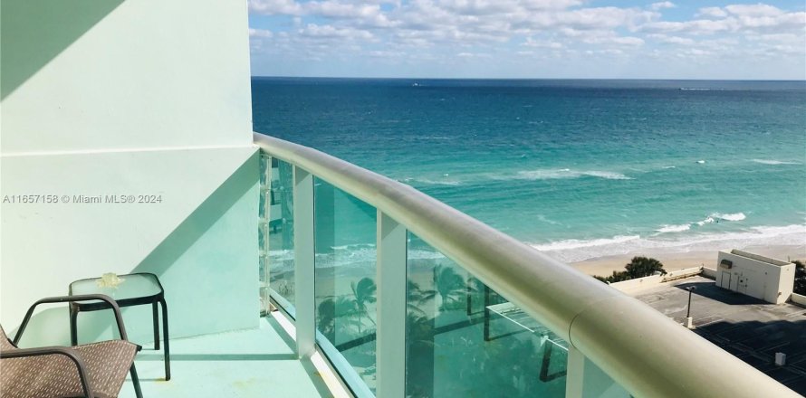 Condominio en Hollywood, Florida, 1 dormitorio  № 1357191