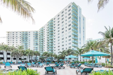 Condominio en alquiler en Hollywood, Florida, 1 dormitorio, 81.2 m2 № 1357191 - foto 7