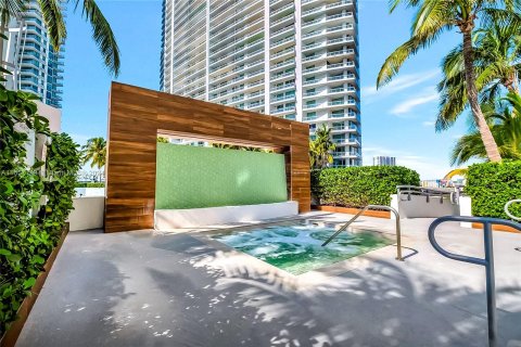 Condominio en alquiler en Miami, Florida, 2 dormitorios, 97.36 m2 № 1357151 - foto 25